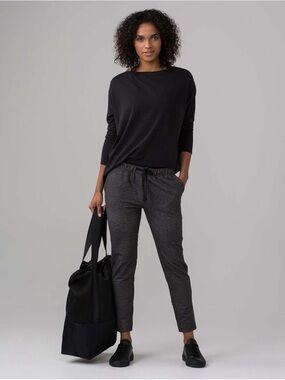 lululemon athletica Black Top with Charcoal Gray Cropped Pants
